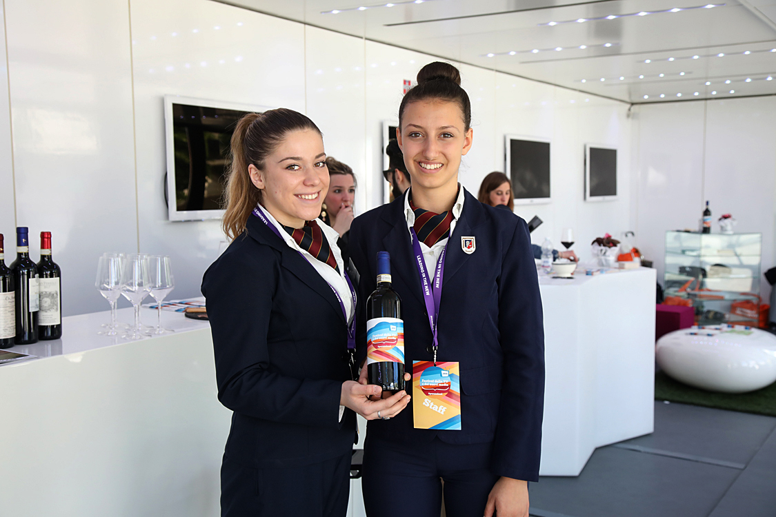 Festival della TV e dei Nuovi Media 2019_206.jpg - Alunne Istituto Alberghiero Mondovì